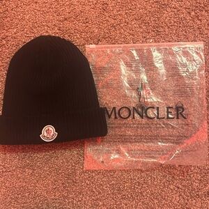 Moncler hat